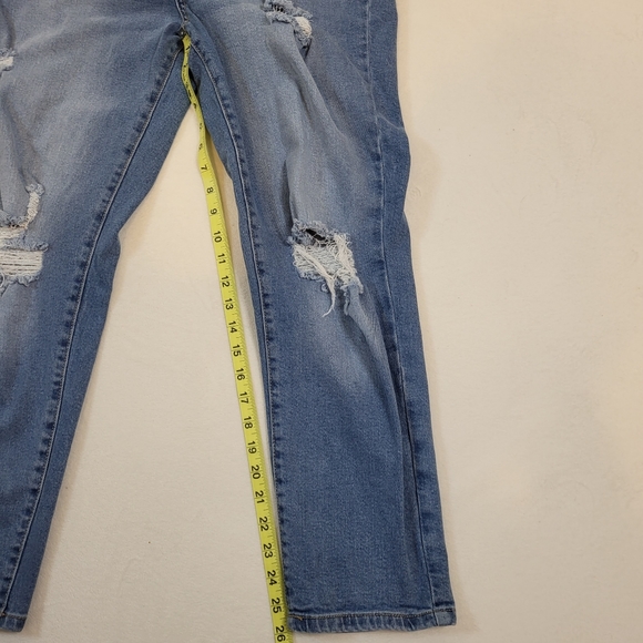 No Boundries Regular Fit Women's 15 Blue Medium Wash 5-Pocket Distressed Jeans - Picture 12 of 14